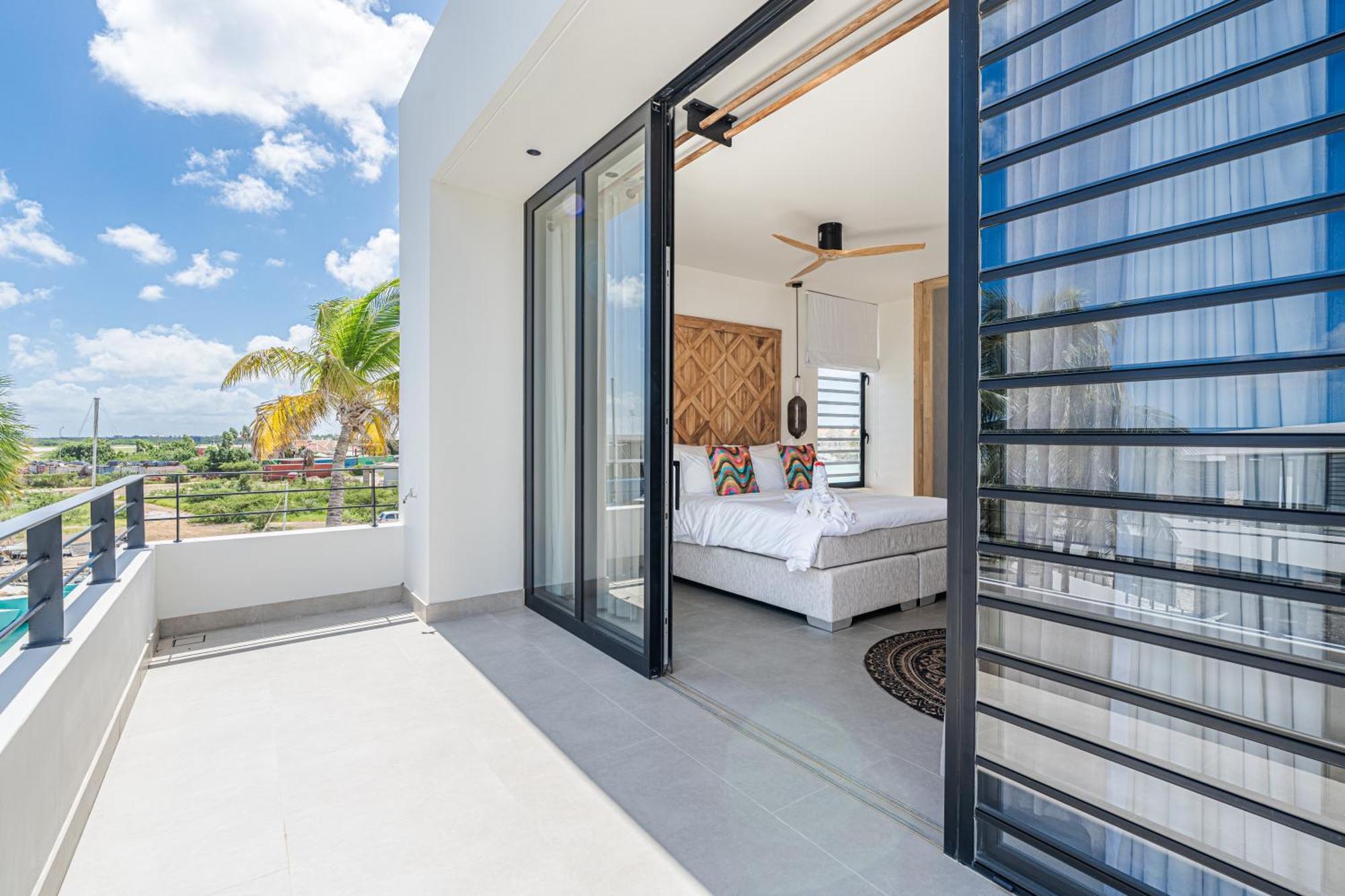 Van Der Valk Plaza Beach & Dive Resort Bonaire Kralendijk Esterno foto