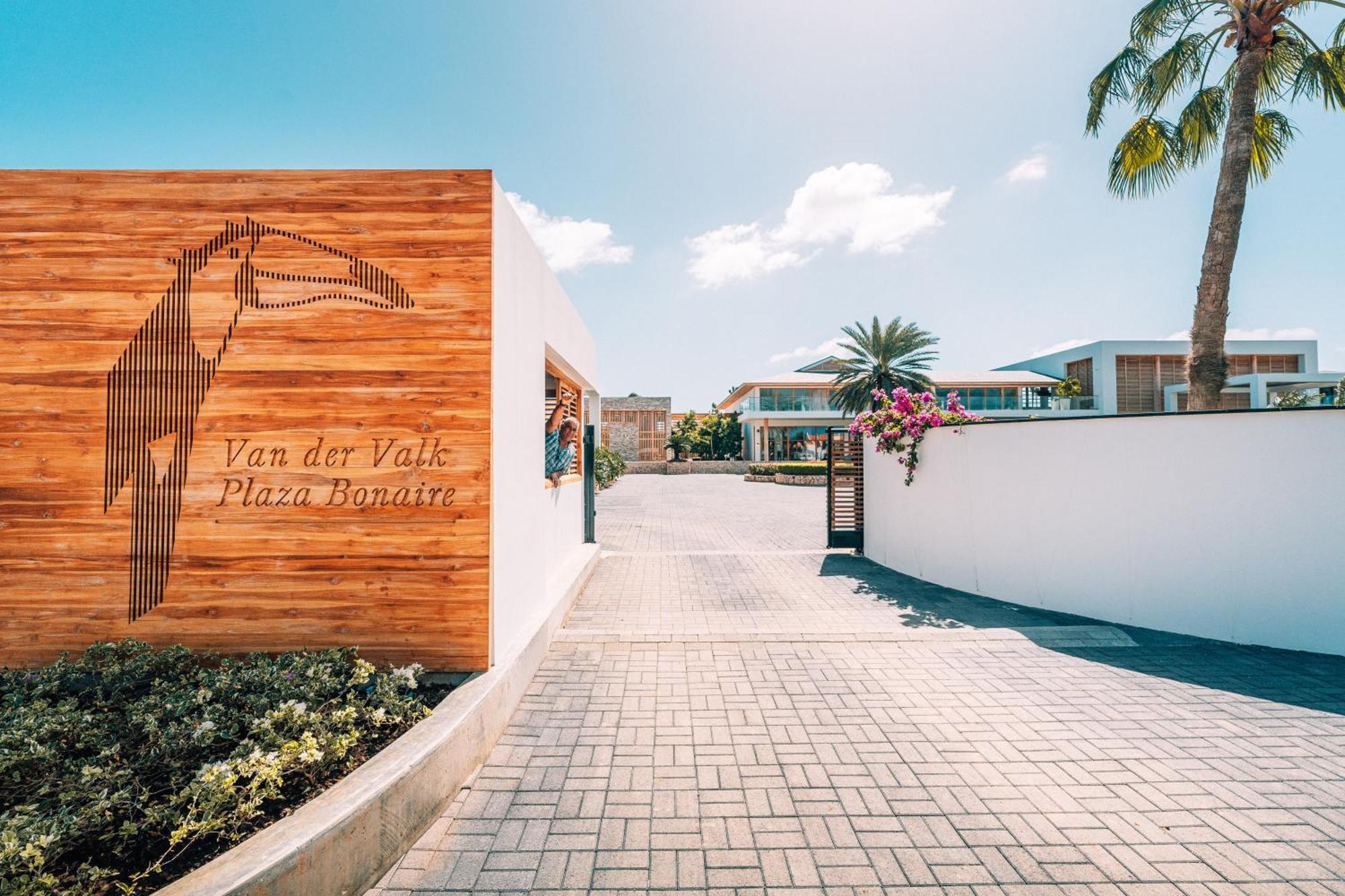 Van Der Valk Plaza Beach & Dive Resort Bonaire Kralendijk Esterno foto